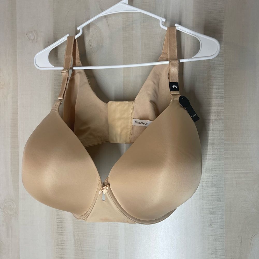 Torrid lightly lined t shirt nude bra, size 44G new with tags